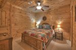 Aska Lodge - Lower Level Queen Bedroom